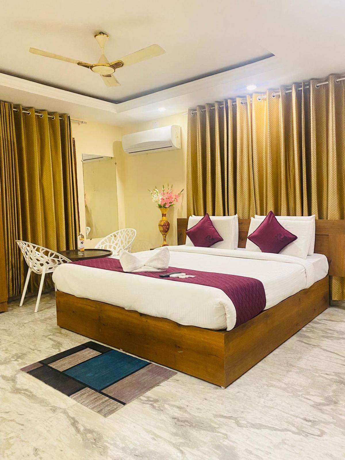 Hotel Kp Suites Metro Hyderabad Eksteriør billede