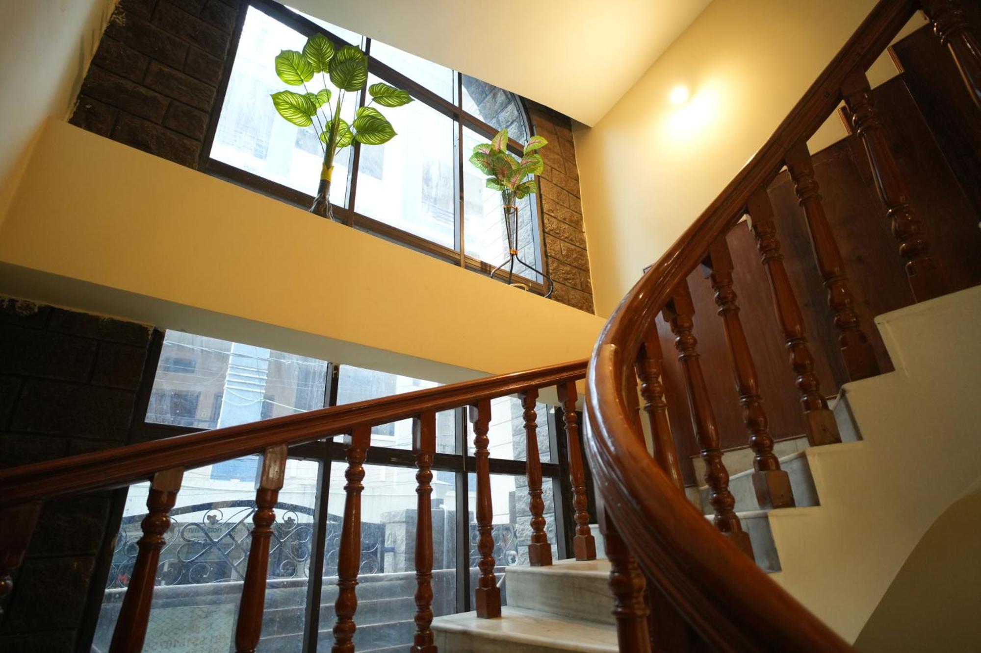 Hotel Kp Suites Metro Hyderabad Eksteriør billede